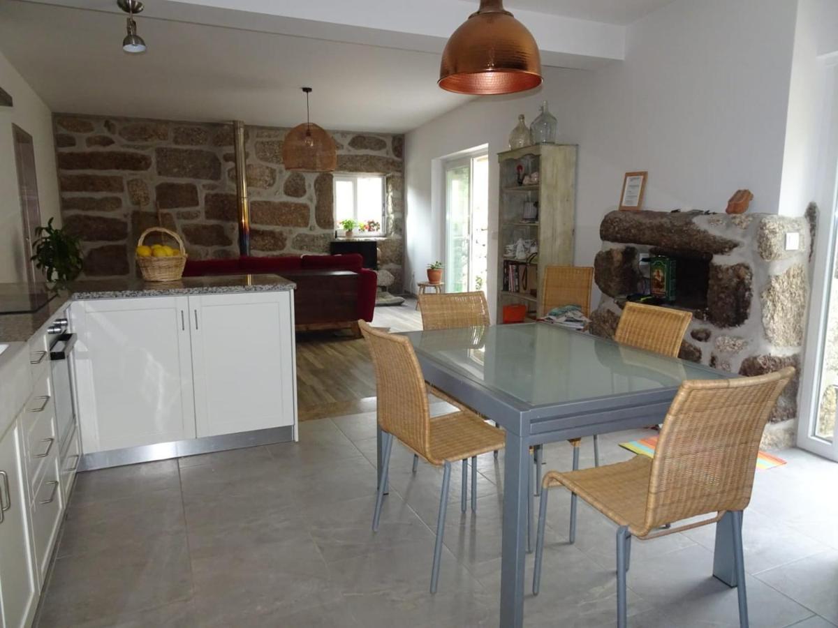 A Casa Com 2 Pereiras Bed and Breakfast Terras de Bouro Buitenkant foto