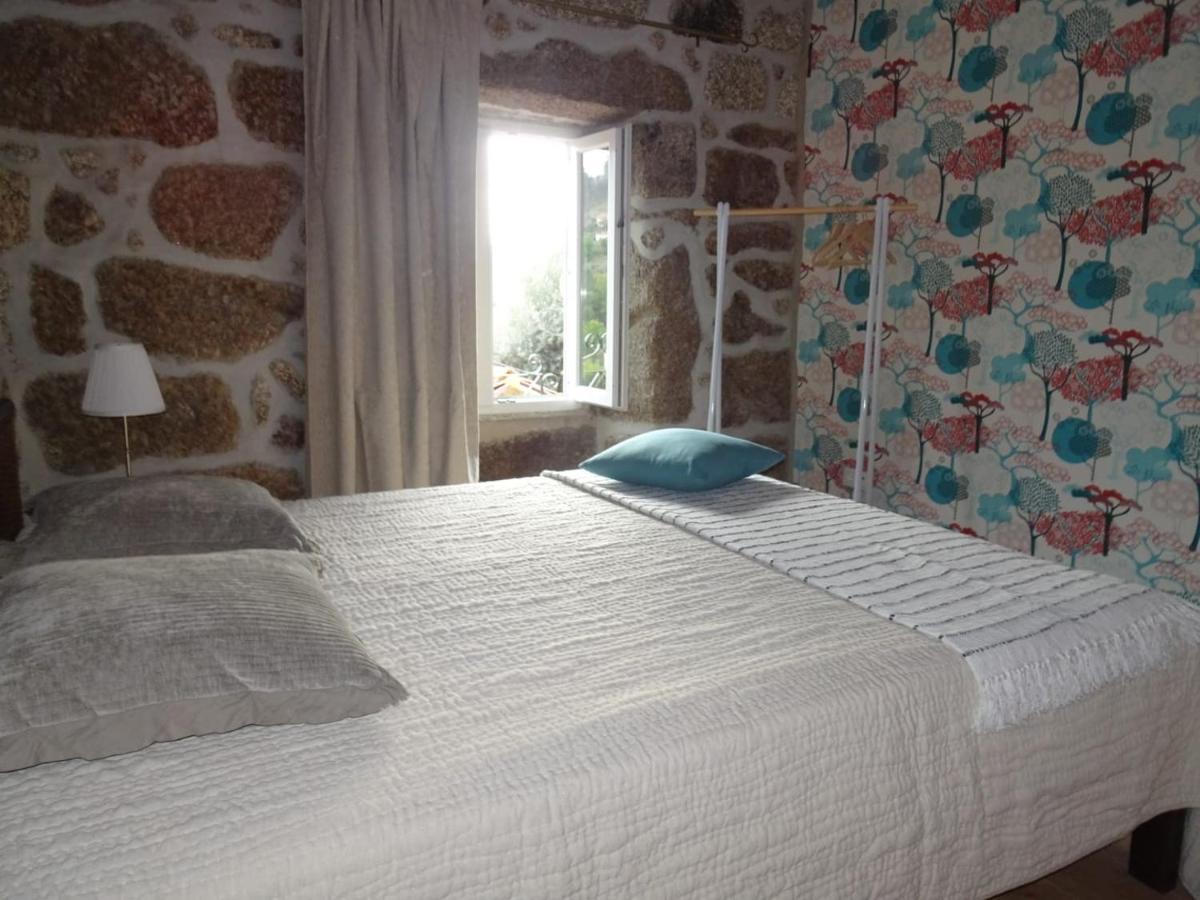 A Casa Com 2 Pereiras Bed and Breakfast Terras de Bouro Buitenkant foto