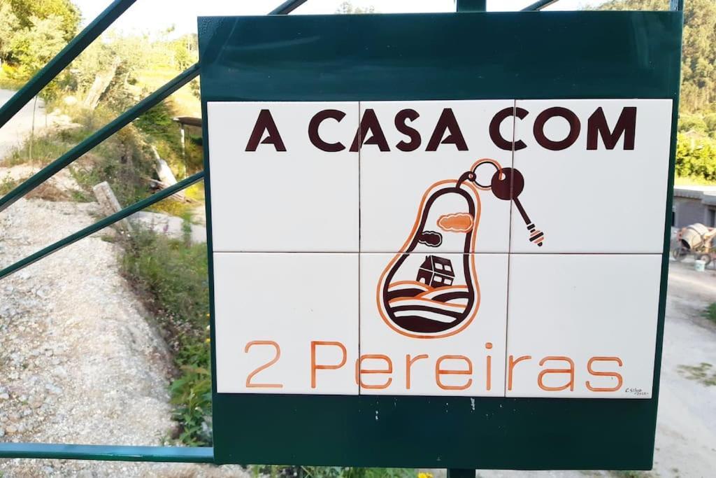 A Casa Com 2 Pereiras Bed and Breakfast Terras de Bouro Buitenkant foto
