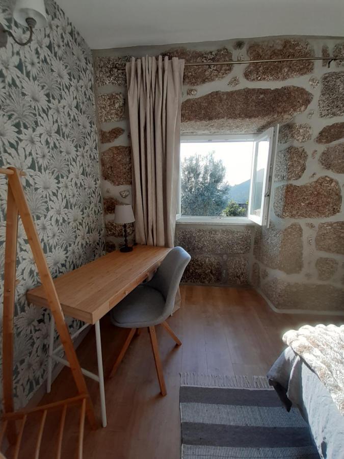 A Casa Com 2 Pereiras Bed and Breakfast Terras de Bouro Buitenkant foto