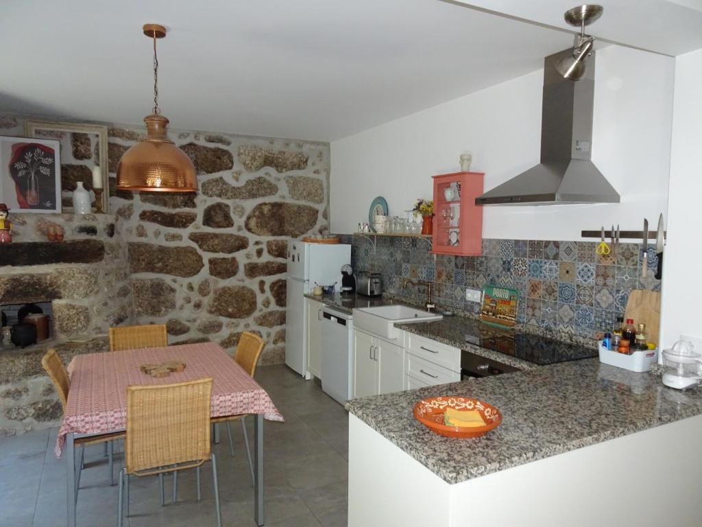 A Casa Com 2 Pereiras Bed and Breakfast Terras de Bouro Buitenkant foto